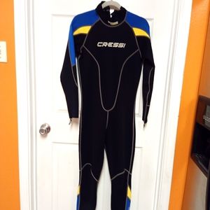 Man's wet/diving suit